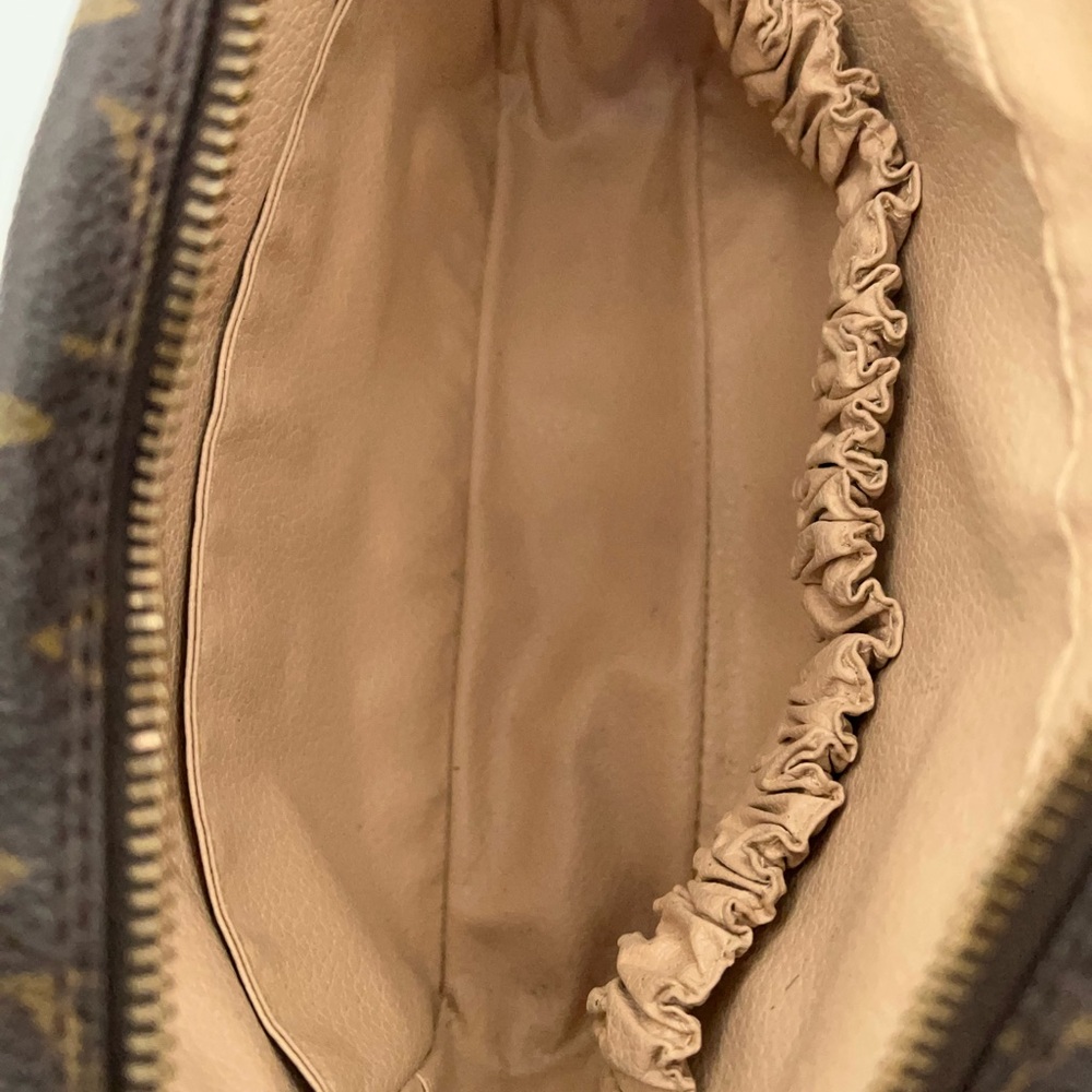 Louis Vuitton Trousse 23 Monogram Toilet Bag Very Good Condition w/LV Dust Bag - Picture 9 of 12